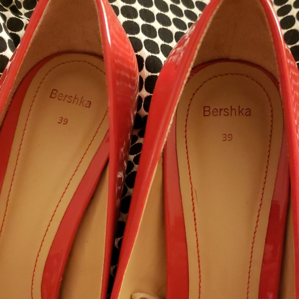 Heels - Picture 2 of 3
